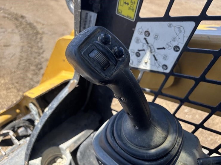 2018-caterpillar-259d-image-24
