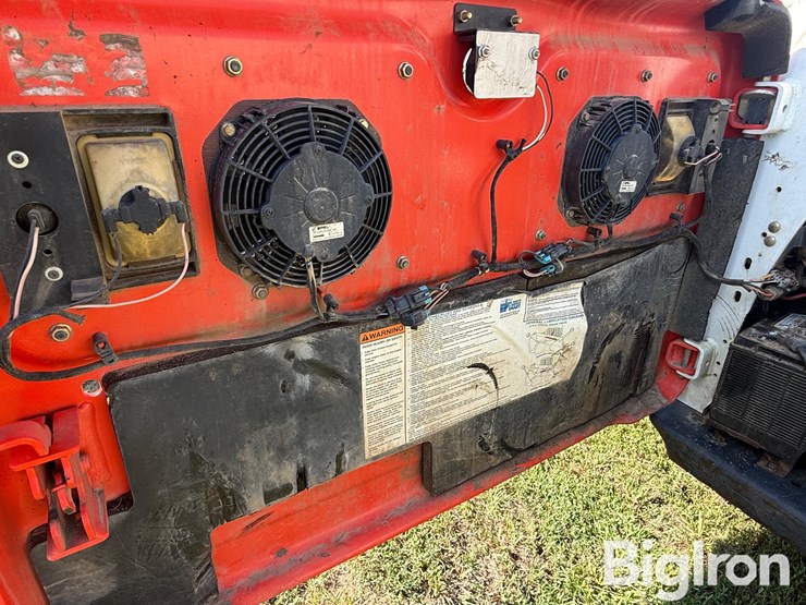 2017-bobcat-t770-image-17