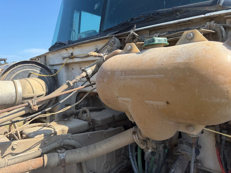 #52620-•-1990-whitegmc-wia-areo-series-sleeper-t/a-truck-tractor-4v1wdbjf3ln629984-inv#52620-image-52