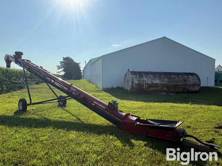 2021-universal-industries-1537-short-field-loader-electric-belt-conveyor-image-3