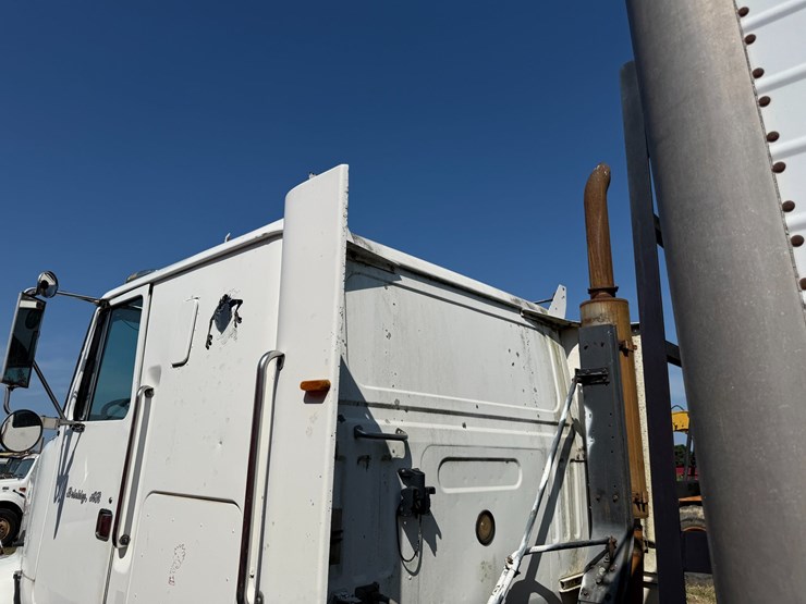 #52620-•-1990-whitegmc-wia-areo-series-sleeper-t/a-truck-tractor-4v1wdbjf3ln629984-inv#52620-image-30