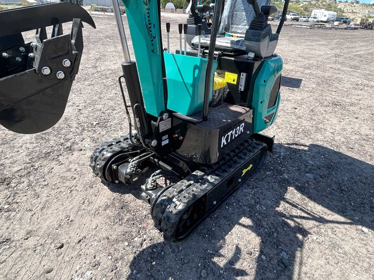 #2458-•-2026-cfg-kt13r-mini-excavator-image-12