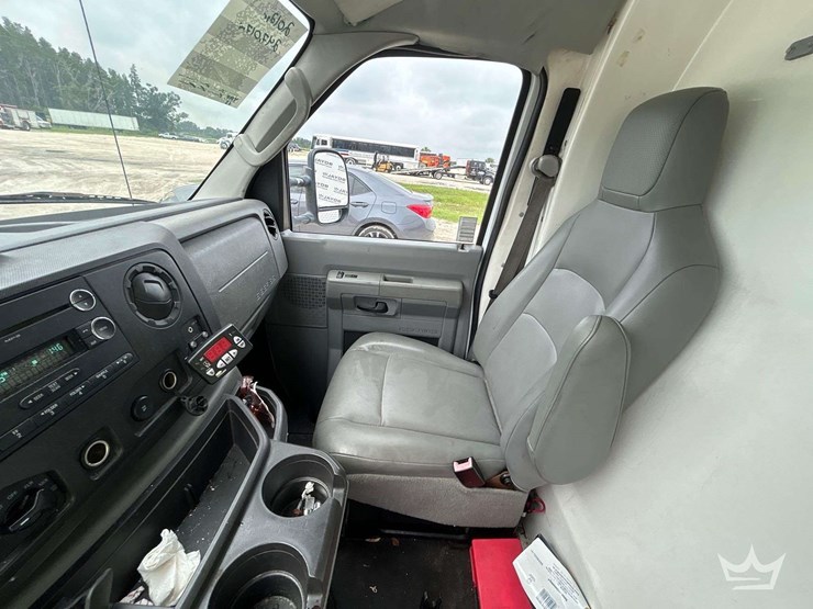 2012-ford-cargo-image-24