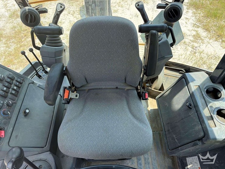 2017-deere-310l-image-16