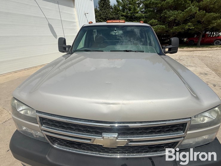2006-chevrolet-k3500-image-12