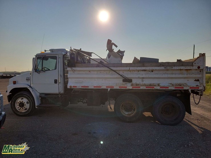 2000-freightliner-fl80-image-2