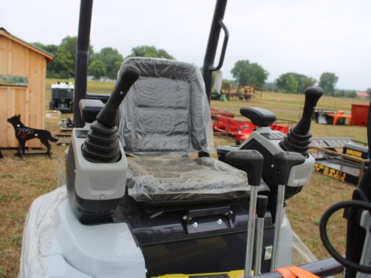 #9655-•-mini-excavator-image-4