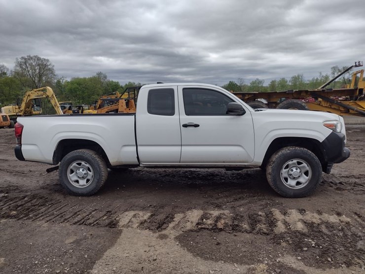 18-toyota-truck^title^-(qea-4649)-image-3