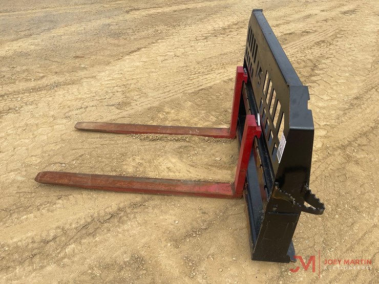 m5-48"-forks-skid-steer-attachment-image-4