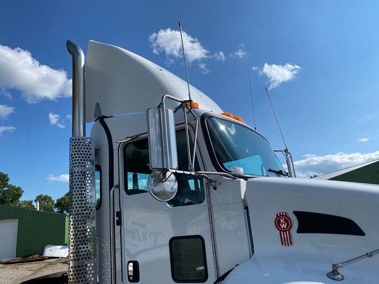 2018-kenworth-t440-image-11