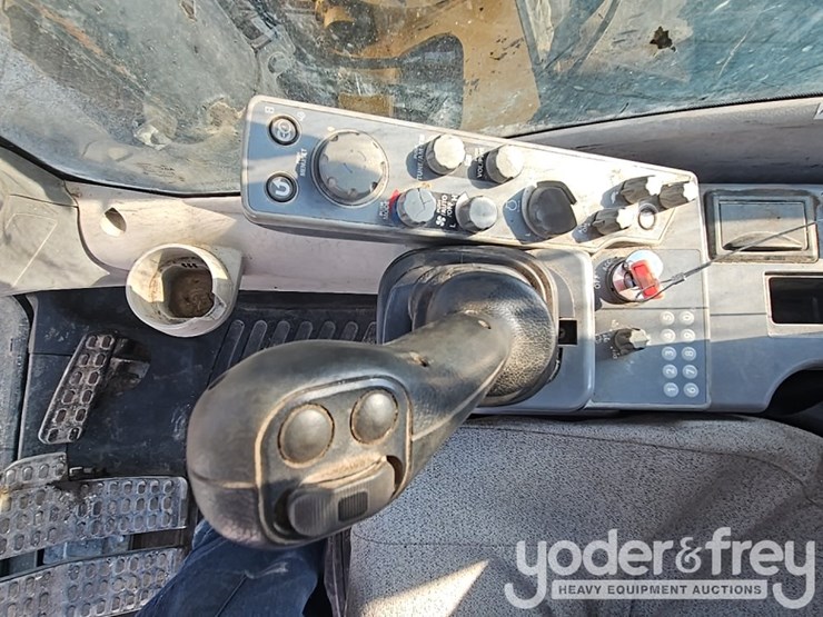 2018-deere-130g-image-42