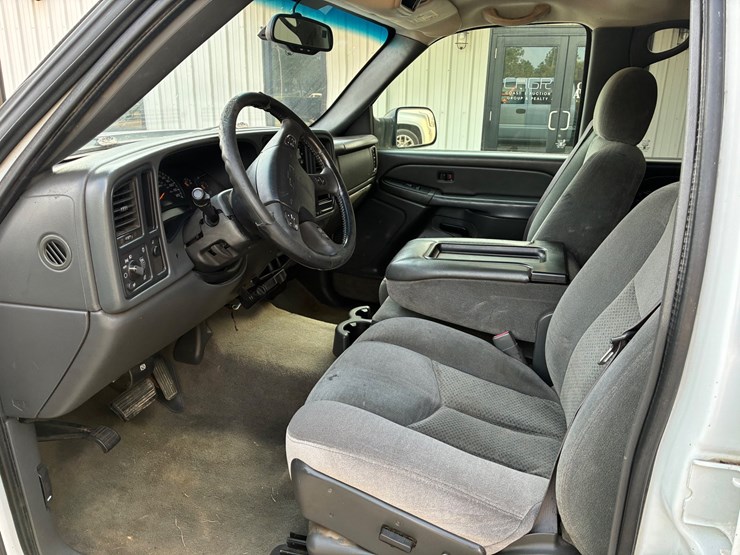 2005-chevrolet-2500-image-8