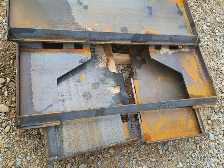 #l53-033-•-wolverine-cut-out-mounting-plate-skid-steer-attachment-image-3
