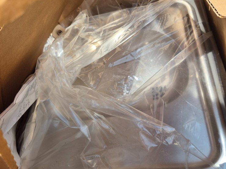#102-•-brand-new-water,-fountain-and-box-full-of-multiple-cases-of-two-hundred-water-cups-image-1