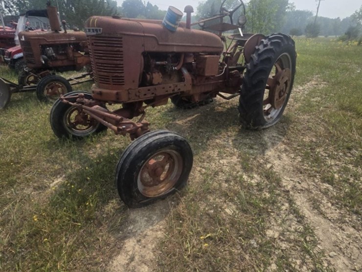 #11-•-farmall-h-vintage-tractor-image-1