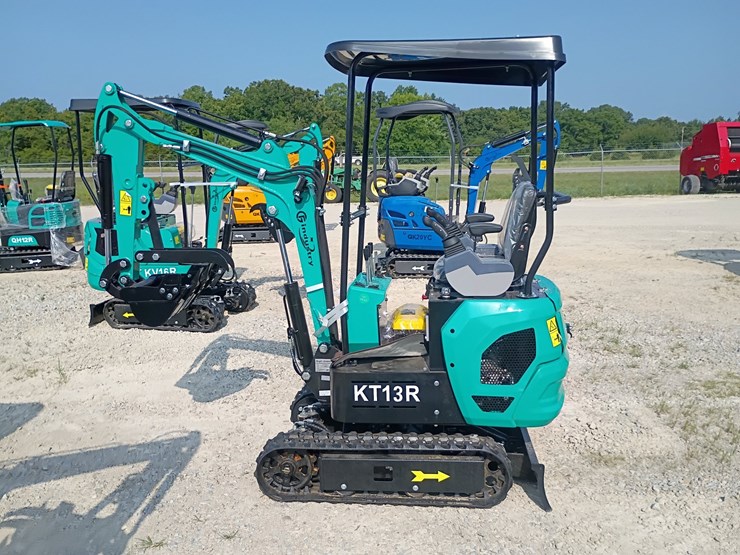 #l62-010-•-2026-cfg-kt13r-mini-excavator-image-1
