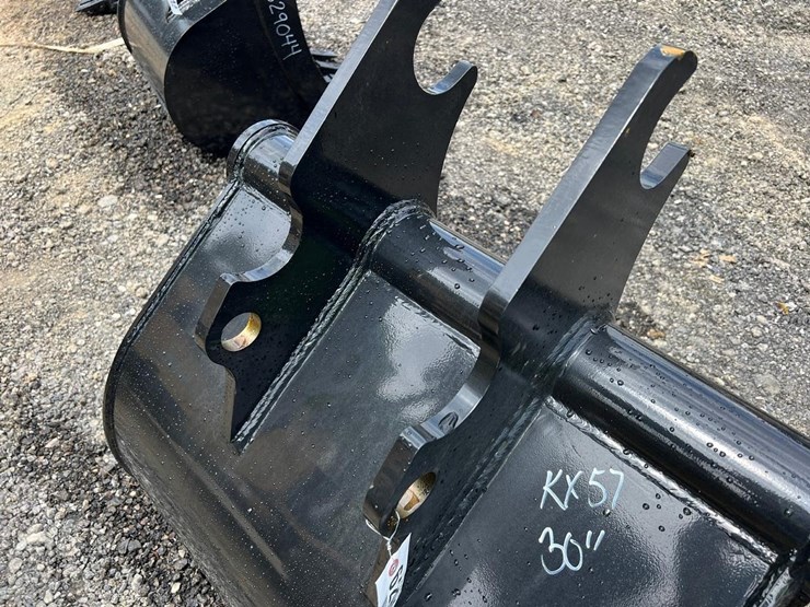 30”-quick-attach-excavator-bucket-for-kx57-image-5