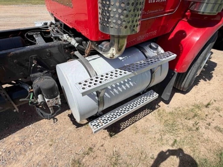 2005-kenworth-t800-image-15