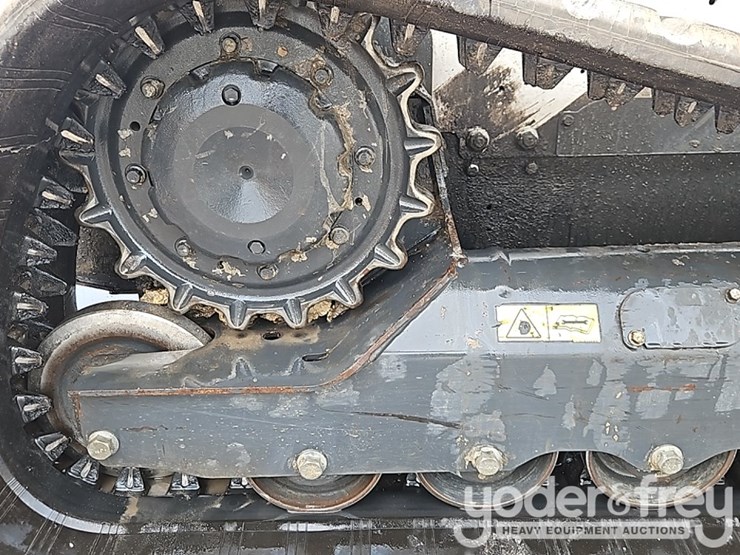 2023-bobcat-t740-image-9
