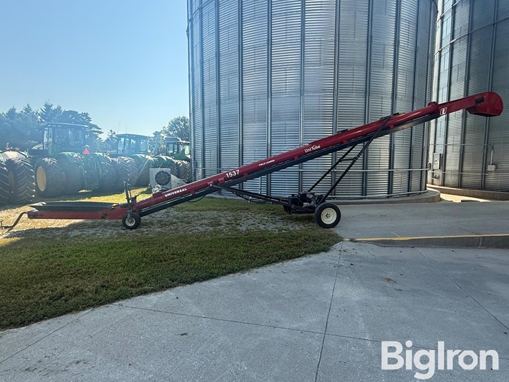 2022-universal-industries-1537-field-loader-self-propel-belt-conveyor-image-8