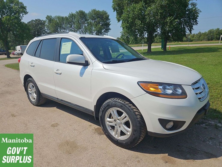 2011-hyundai-santa-fe-image-2