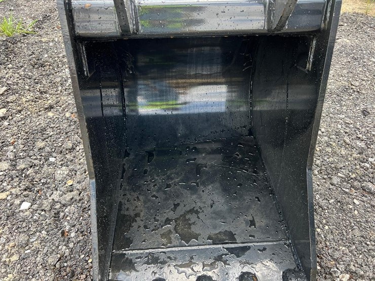 30”-quick-attach-excavator-bucket-for-kx80-image-6