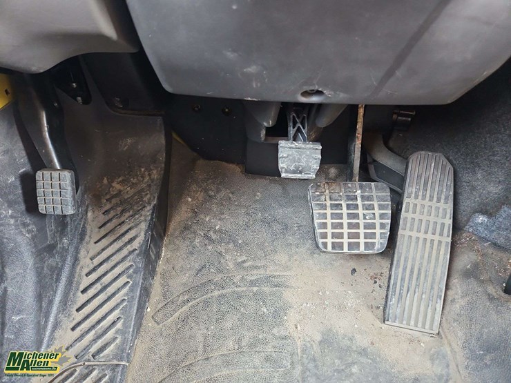 2015-freightliner-m2-106-image-47