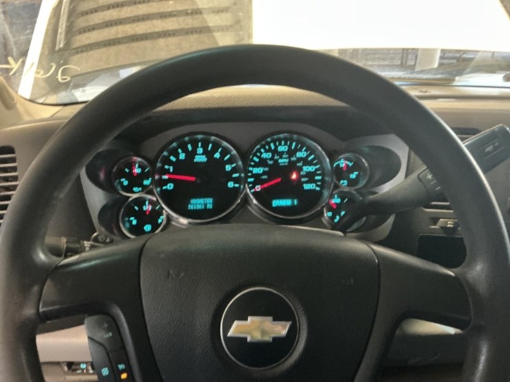 2013-chevrolet-silverado-2500hd-image-15