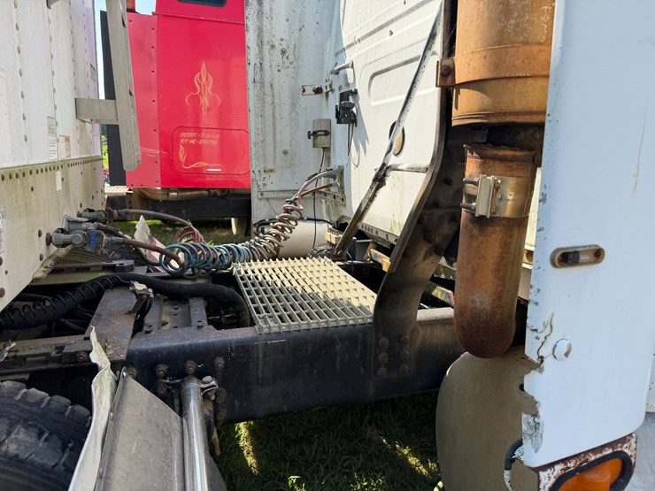 #52620-•-1990-whitegmc-wia-areo-series-sleeper-t/a-truck-tractor-4v1wdbjf3ln629984-inv#52620-image-47