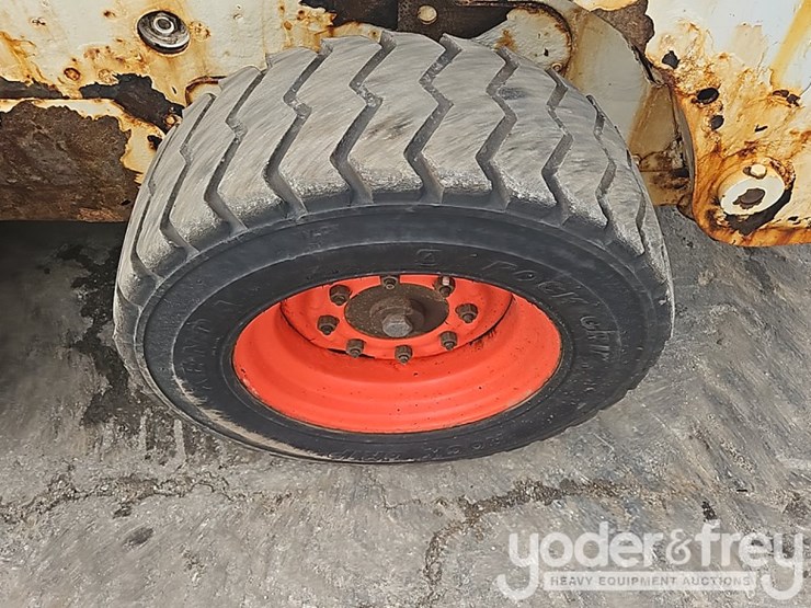 2011-bobcat-s185-image-21