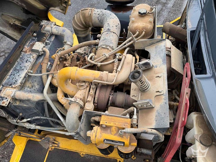 2013-deere-250d-image-35
