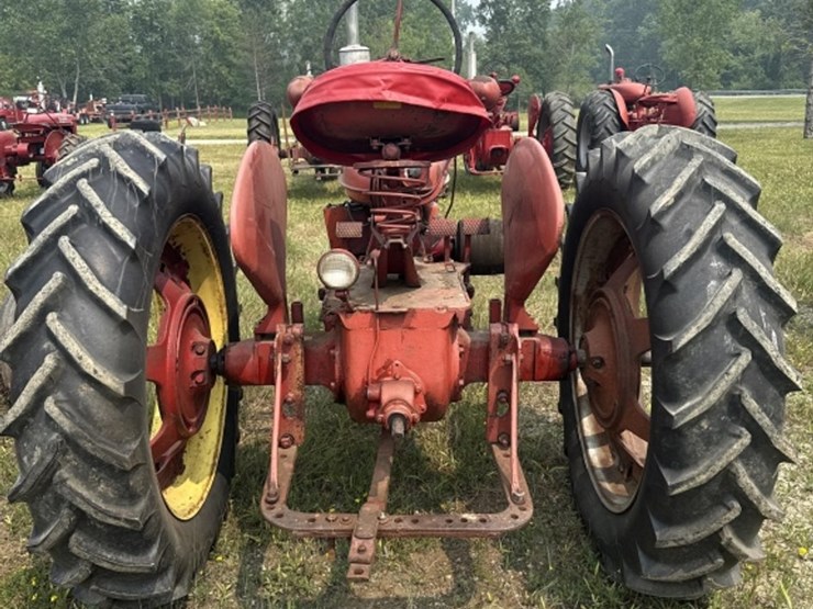 #16-•-farmall-model-h-image-6