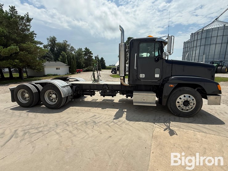 1999-freightliner-fld120-image-4