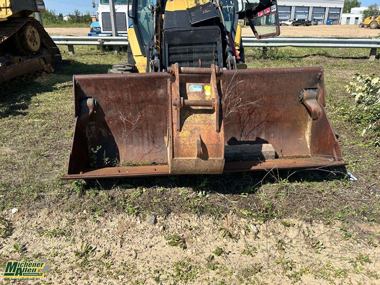 caterpillar-420d-image-30