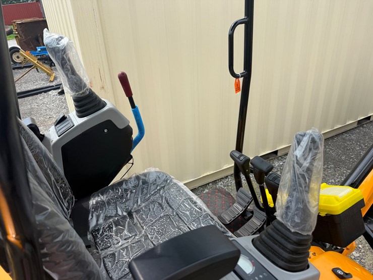 #265-•-future-ft-20-mini-excavator-image-8