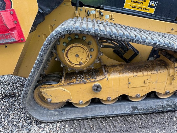 2020-caterpillar-299d3-image-13