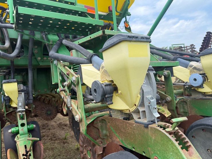 john-deere-1790-image-39