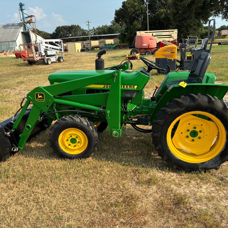 JOHN DEERE 750