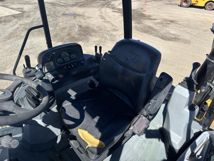 2012-caterpillar-420f-image-33