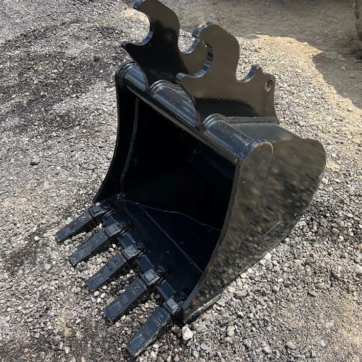 24” Quick Attach Excavator Bucket For KX40