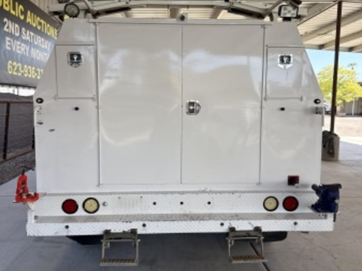2015-ford-f550-image-9