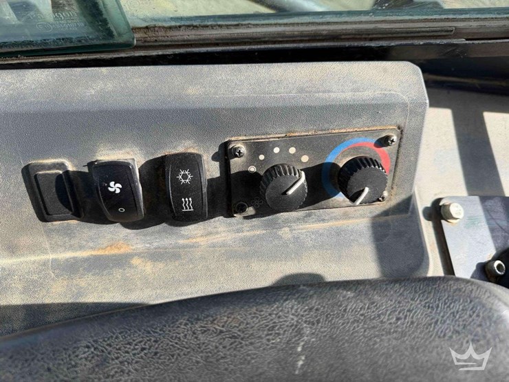 2020-deere-700k-xlt-image-92