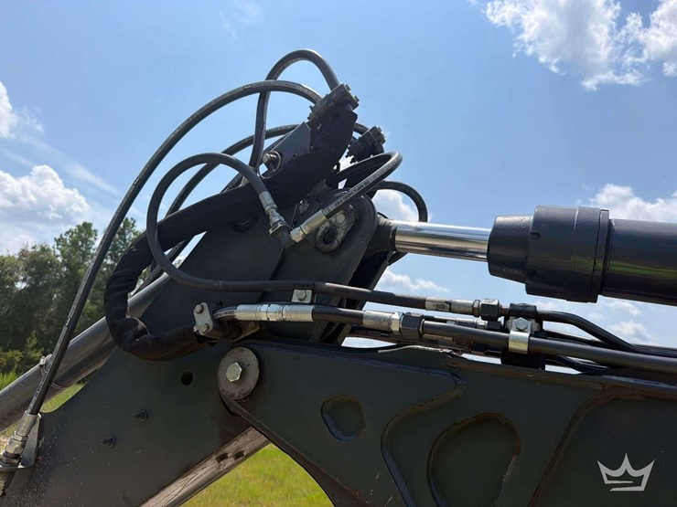 2017-deere-310l-image-31