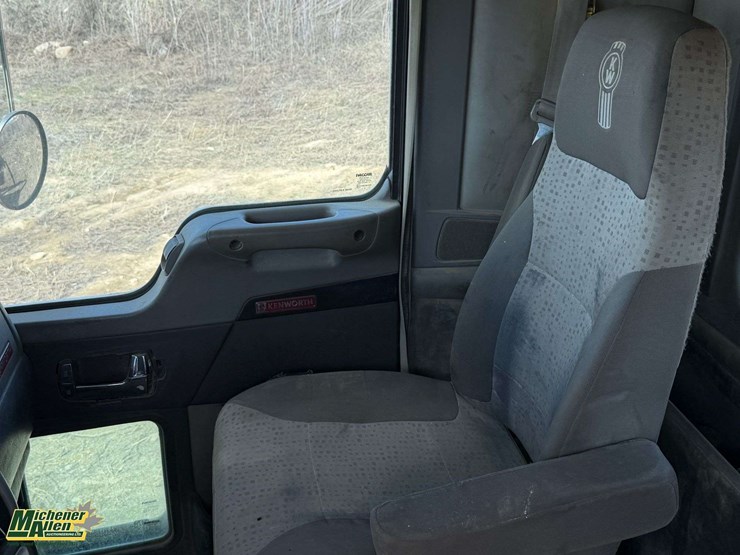 2016-kenworth-t800-image-15