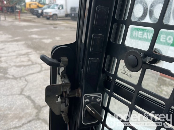 2017-bobcat-s650-image-33