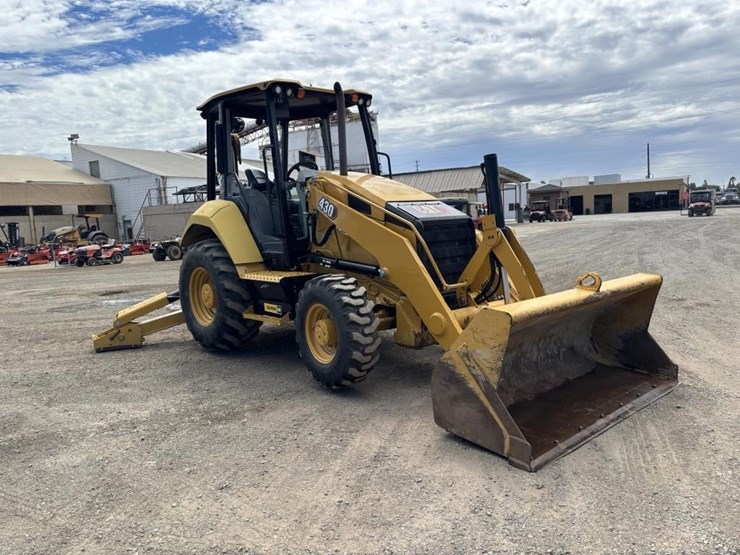 2022-caterpillar-430-image-2