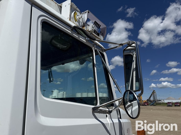 2003-freightliner-fl70-image-19