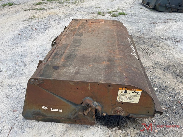 bobcat-72"-sweeper-skid-steer-attachment-image-2
