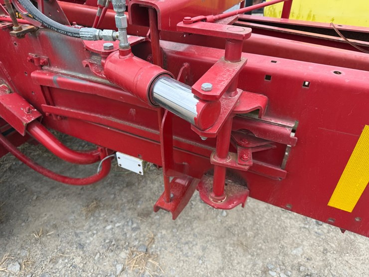 2017-new-holland-bc5070-image-23