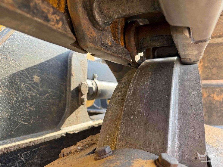 2020-deere-700k-xlt-image-55
